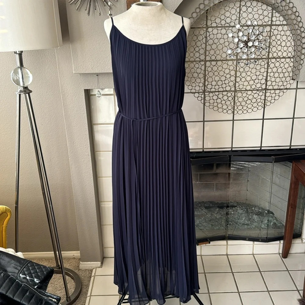 H & M navy blue accordian maxi dress sleeveless size medium - Picture 6 of 12